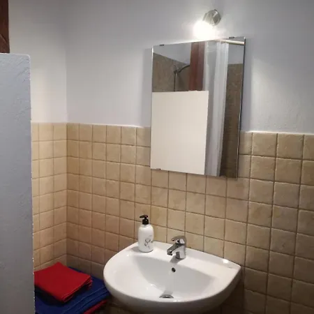 Surfhouse Famara אכסניה *