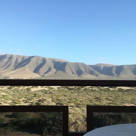 بيت شباب Surfhouse Famara