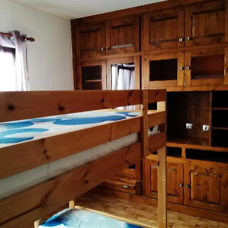 بيت شباب Surfhouse Famara