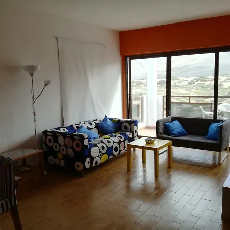 بيت شباب Surfhouse Famara *