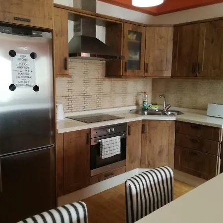 بيت شباب Surfhouse Famara *